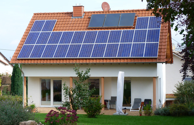 Schlüsselfertig gebautes Wohnhaus, Solarkollektoren mit gemütlichem Garten in Bosenheim, ARCHITEKT ernst meyer